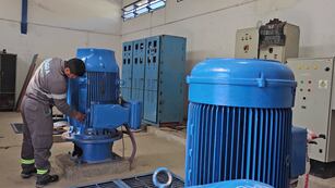 Las dimensiones de las potentes bombas de agua de la estación de bombeo Guerrero dan cuenta de la envergadura e importancia del servicio que presta ese establecimiento.