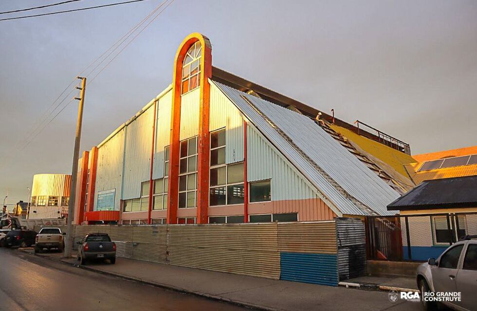 Natatorio Municipal “Eva Perón”: las obras realizadas en el techo se encuentra en su etapa final