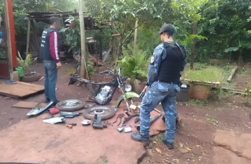 Eldorado: recuperan motocicleta y secuestran marihuana en una vivienda