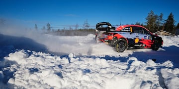 Tanak continúa dominando en Finlandia.