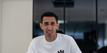 Ángel Di María, en la firma del contrato para su retorno a Rosario Central (Rosario Central).