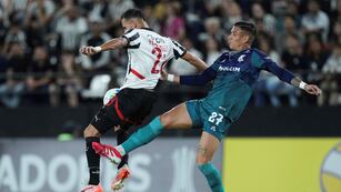 El colombiano Juan Camilo Portilla vuelve al doble cinco de Talleres ante Instituto, por Ulises Ortegoza (AP)