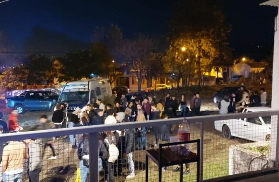 Alrededor de 300 jóvenes participaban en una fiesta clandestina: fueron desalojados