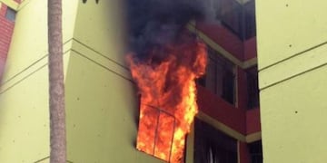 El incendio ocurrió el lunes al mediodía en Villa Ariza I, sobre la calle Yapeyú. (Imagen ilustrativa).