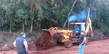 Campo Ramón: trabajan en la mejora de caminos en el municipio