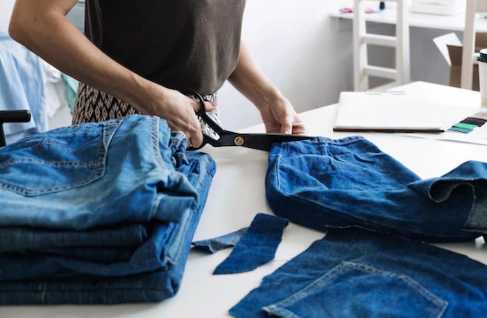 Cómo reciclar un jean que queda chico y transformarlo en un nuevo pantalón