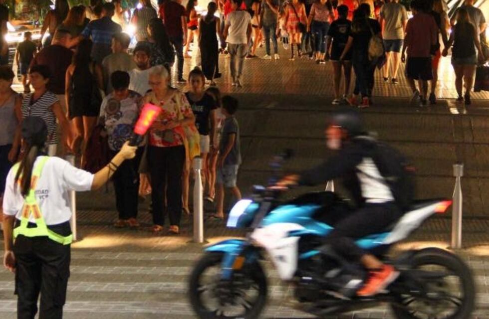 Carlos Paz prohíbe la carga de combustible a motos sin patente o con escapes libres