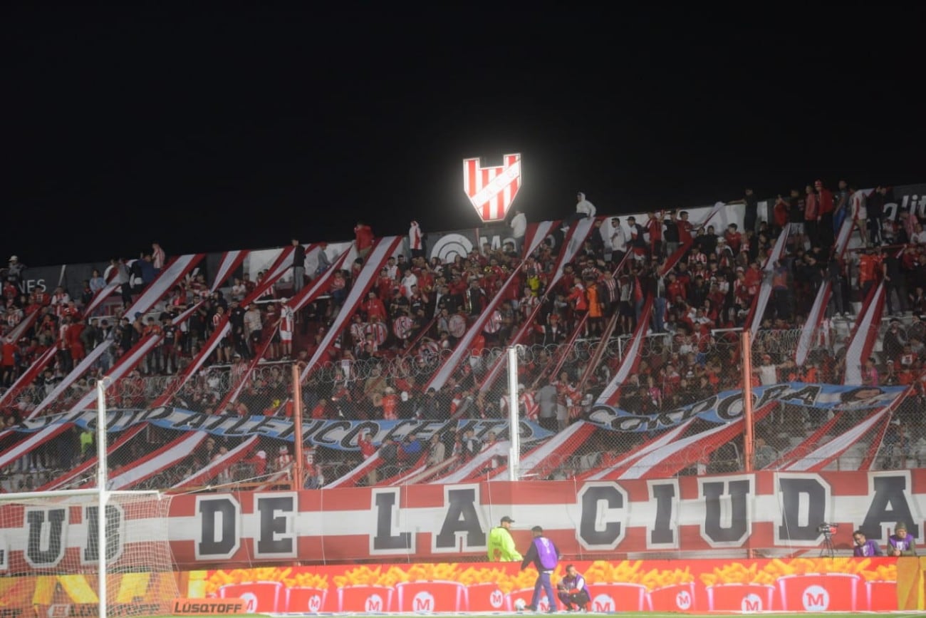 Instituto enfrenta a Lanús en Alta Córdoba. Javier Ferreyra/ La Voz