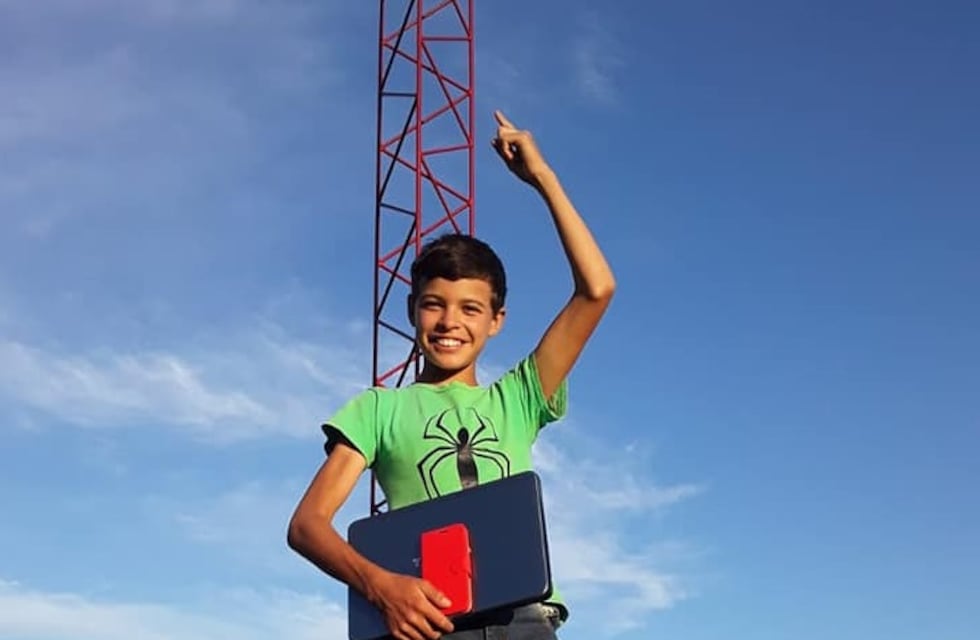 El niño de Villaguay que debía subirse a un molino para tener conectividad ya cuenta con Internet en su casa