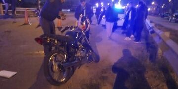 Trágico accidente en Tres Arroyos: un motociclista fallecido y su acompañante hospitalizada