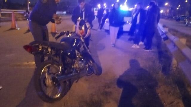 Trágico accidente en Tres Arroyos: un motociclista fallecido y su acompañante hospitalizada