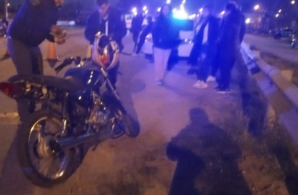 Trágico accidente en Tres Arroyos: un motociclista fallecido y su acompañante hospitalizada