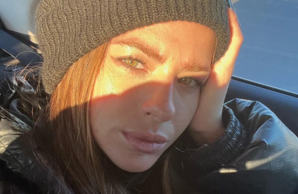 La China Suárez posó desde México con un pantalón de Gucci, una musculosa y una gorrita