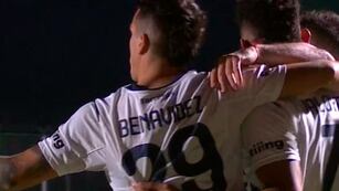 El festejo de Diego Valoyes con Gastón Benavides para la victoria de Talleres en Junín (Imagen de TV)