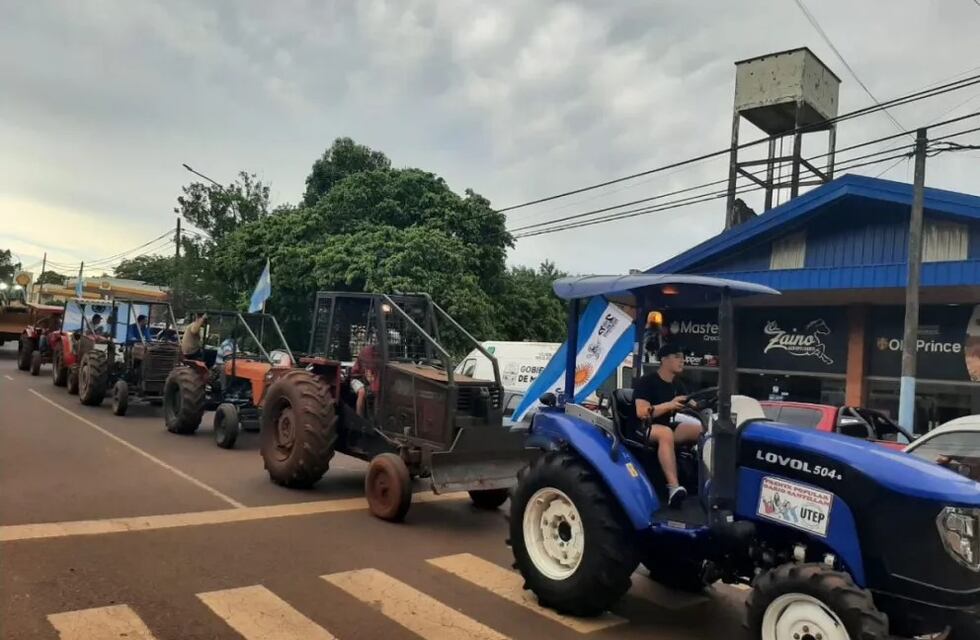 “Tractorazo” en Montecarlo en reclamo por las condiciones de los caminos terrados