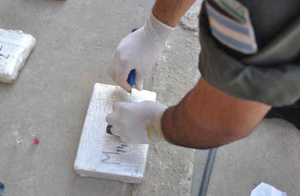 Detuvieron a dos personas en la ruta 153 por tenencia de drogas