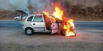 Vehículo incendiado