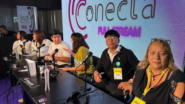 Alumnos y docentes del Bachillerato nº 2 de San Salvador de Jujuy fueron entrevistados en la Feria del Libro de Buenos Aires por diferentes medios interesados en sus "Historias que dan miedo".