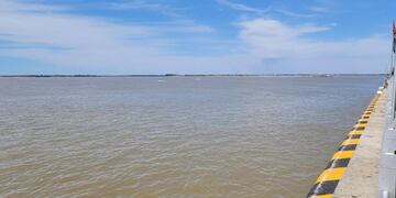 El río Paraná recorre toda la costa de Rosario.