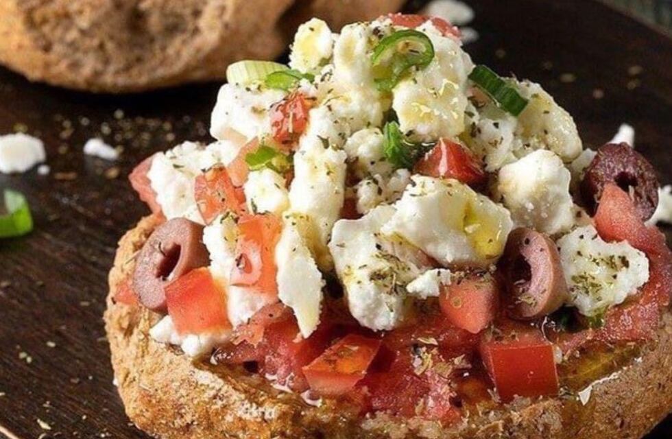 Cómo hacer la mejor ensalada del mundo en casa: de origen griego y con fáciles ingredientes