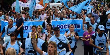 Gremios docentes de la CGT realizan este lunes un paro en reclamo de “financiamiento de la educación”. Foto: Ramiro Pereyra