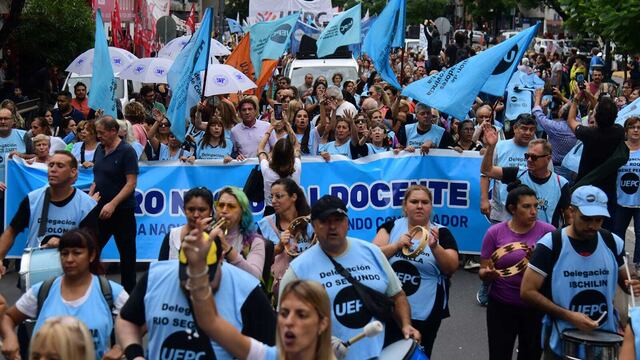 Gremios docentes de la CGT realizan este lunes un paro en reclamo de “financiamiento de la educación”. Foto: Ramiro Pereyra