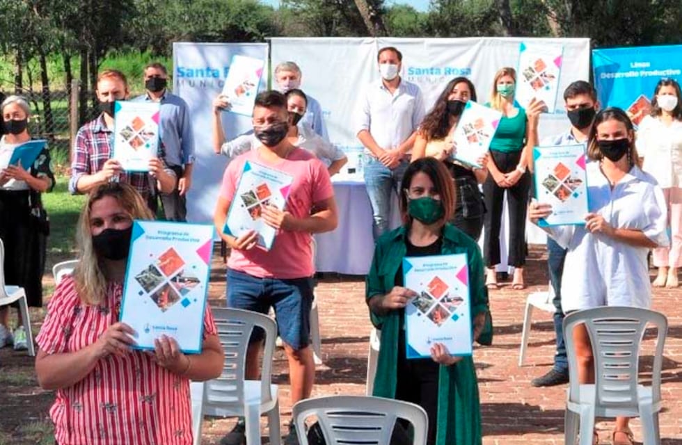 La Municipalidad de Santa Rosa entregó créditos a emprendedores locales