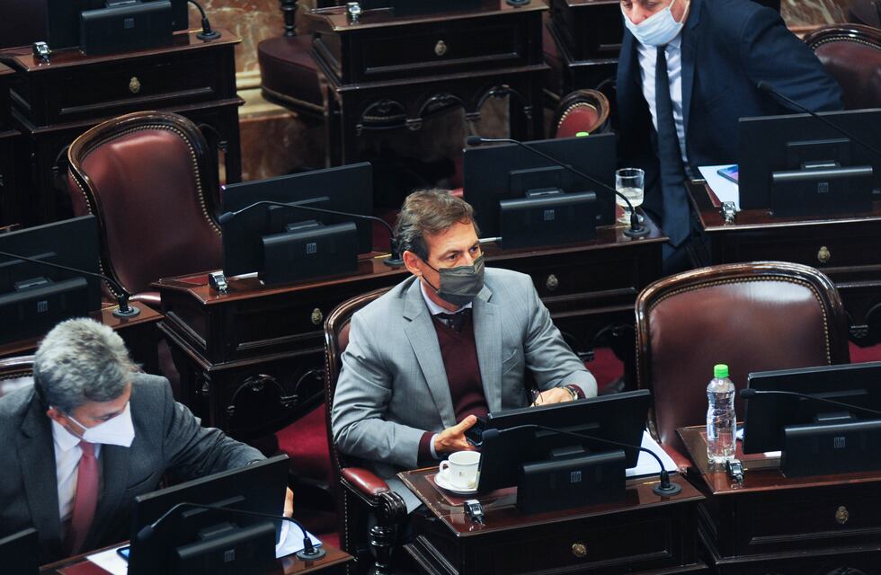 La oposición reclamó volver a la presencialidad en el Senado y se abre una polémica