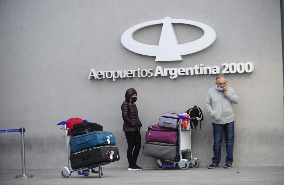 Argentinos evaden el cepo aéreo vía Paraguay y en vuelos privados