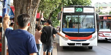 Empresarios aseguran que este año cayó un 65% el uso del colectivo. Canal 13 San Juan.