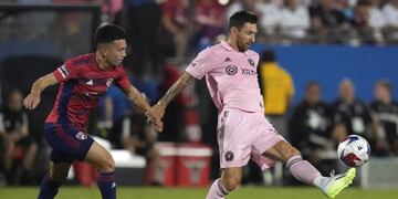 Messi en acción, durante el duelo entre FC Dallas e Inter Miami por octavos de final de la Leagues Cup. (AP)