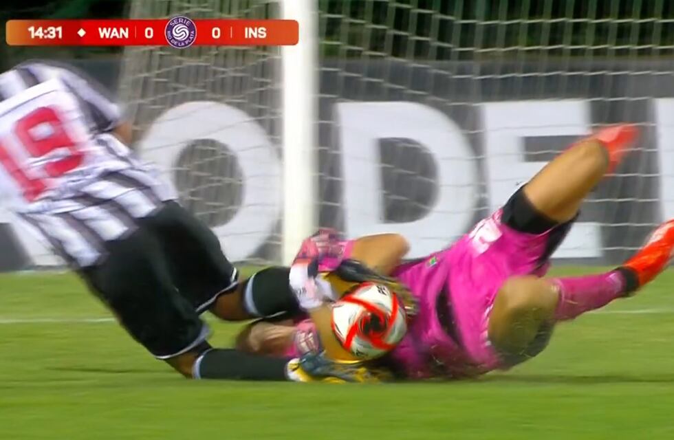 Instituto: el violento rodillazo que dejó al arquero Roffo afuera del amistoso en Uruguay