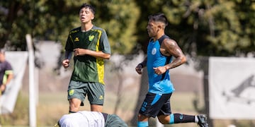 Nicolás Uvita Fernández convierte uno de sos dos goles con los que Belgrano le ganó a Defensa y Justicia un amistoso preparatorio