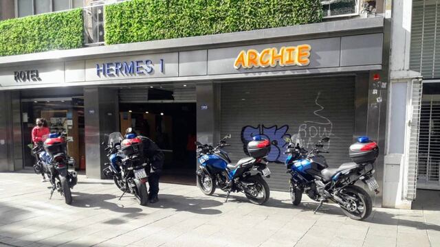 Agentes de la Brigada Motorizada de la policía santafesina llegaron a la mañana tras la denuncia. (@teleferosario)