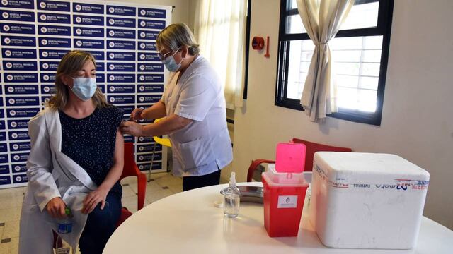 Más de 92.000 personas que trabajan en salud ya fueron inoculadas contra el COVID-19.