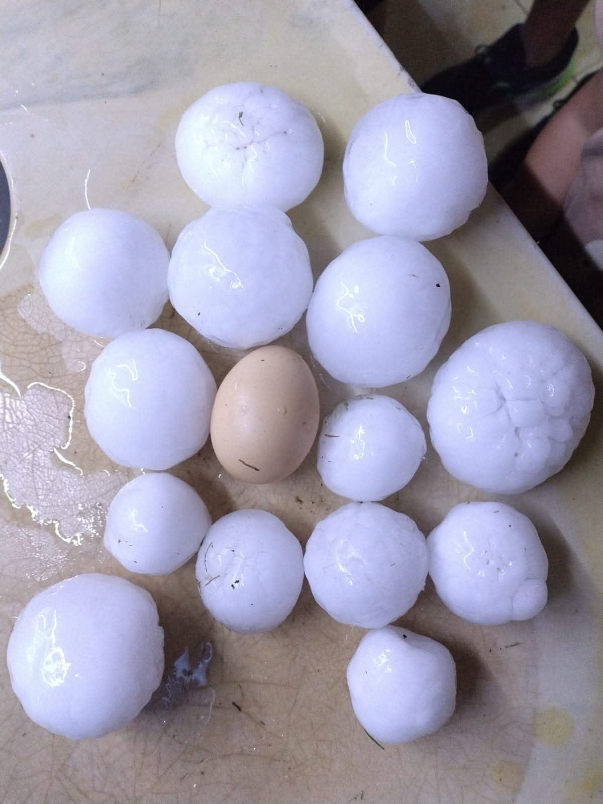 Granizo de gran tamaño en la zona de Bulnes. (Foto: Gentileza)