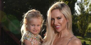 Luciana Salazar junto a su hija Matilda.