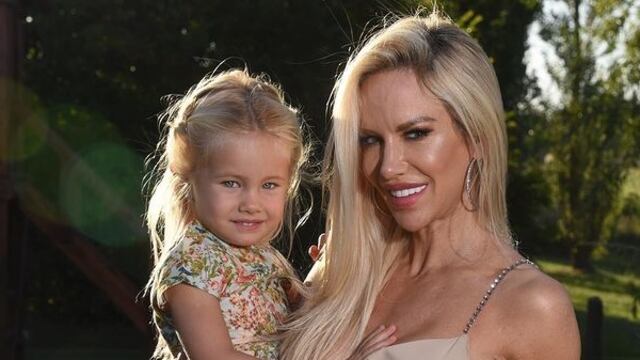 Luciana Salazar junto a su hija Matilda.