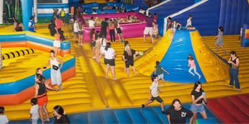 Cómo es el parque inflable que abrió en Córdoba.