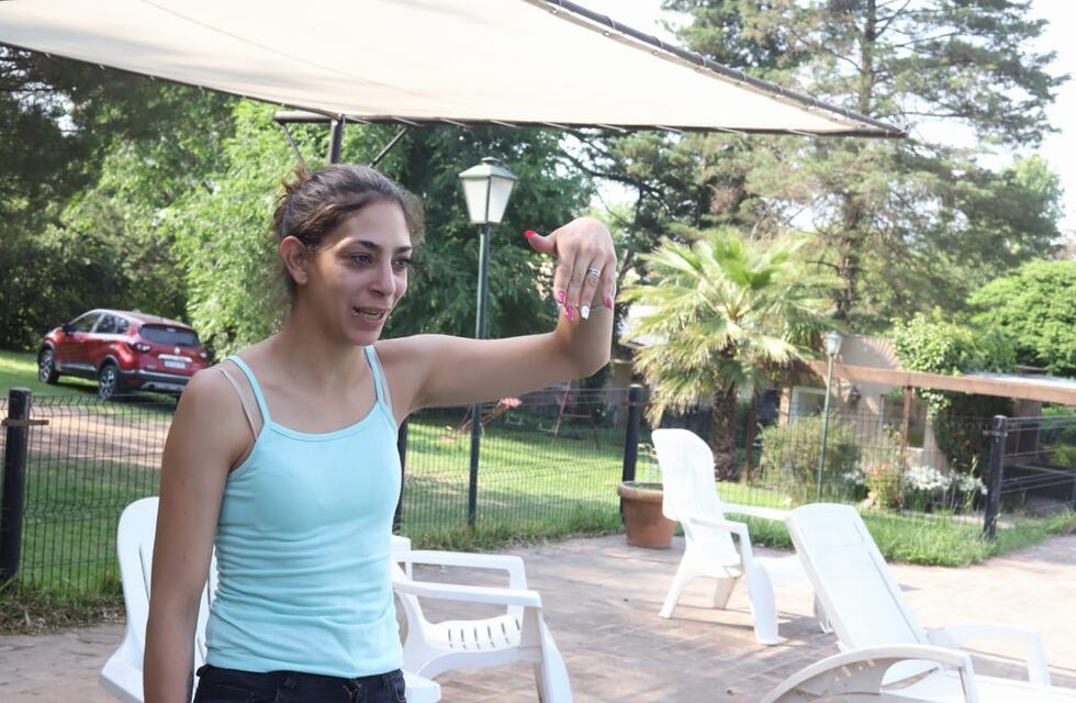 Una avioneta le cayó encima en Córdoba y le reclamó a la Municipalidad: “Me dejaron sola a mí hija y a mí”