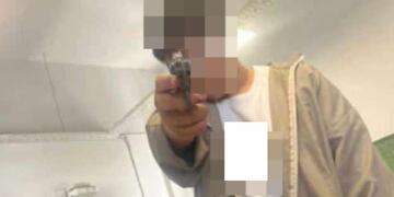 El menor fue fotografiado por uno de sus compañeros.
