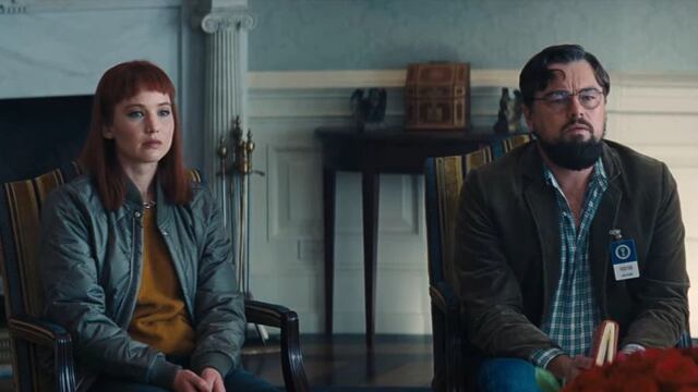 Jennifer Lawrence y Leo DiCaprio en una de las escenas de Don't Look Up (Captura de pantalla).