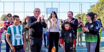 Reacondicionan un espacio deportivo en Gobernador Roca.