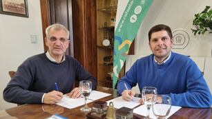 El director del IDSR, Enrique Soffietti y el presidente de la Sociedad Rural de Rafaela, Leonardo Alassia