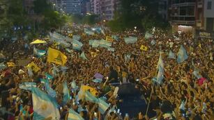 Masivo acompañamiento a Javier Milei en la ciudad de Córdoba.