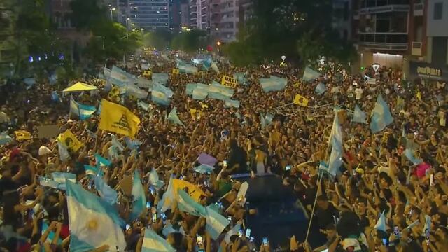 Masivo acompañamiento a Javier Milei en la ciudad de Córdoba.