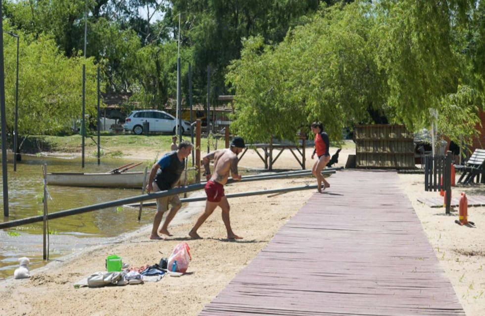 Trabajan en la habilitación del ingreso al río en el Balneario Municipal