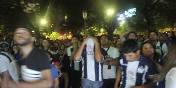 Desazón hinchas de Talleres, tras la final de la Copa Argentina. (Javier Ferreyra)