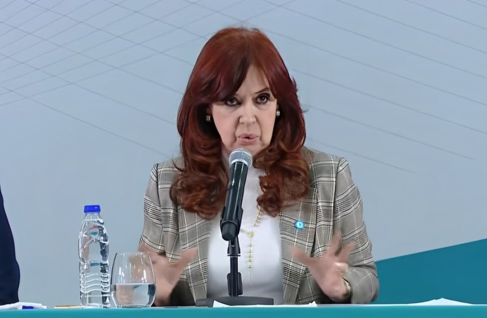 Cristina Kirchner cargó contra Milei: “Basta de engañar y envenenar a los pibes: hace 100 años éramos un desastre”