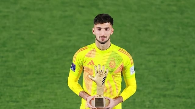 Santino Barbi arquero Argentina Sub 20